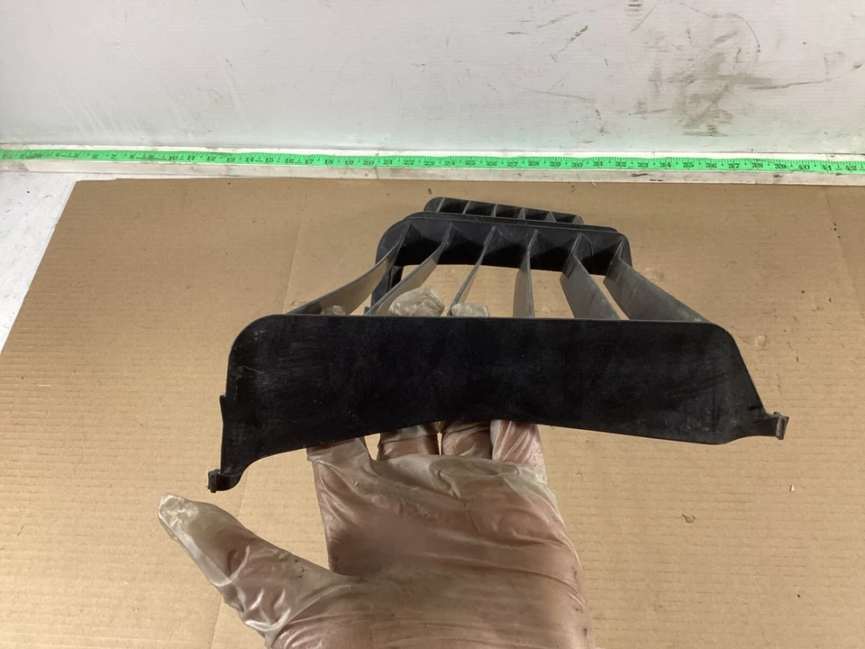 Cubierta del parachoques delantero BMW X5 2007-2013 parrilla inferior central 666643482; 66663483 OEM. Foto 3 de 4