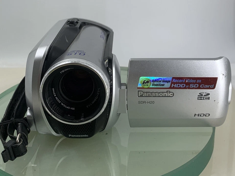 Panasonic SDR-H20EB-S VIDEO CAMCORDER - SILVER WITH CHARGER TESTED - 1 - Image 2 of 4