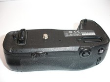 Nikon MB-D16 Multi-Power Battery Pack for Nikon D750 DSLR Camera