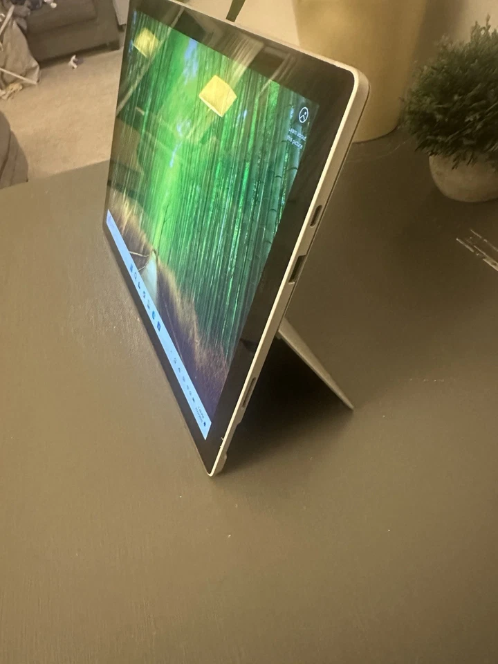 Microsoft Surface Pro 7 Core i5/8GB/128GB WiFi White Hot Spots - Image 2 of 4