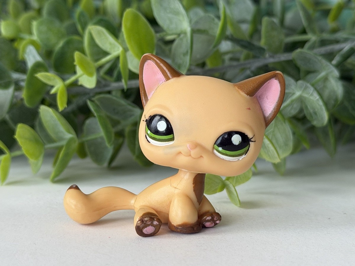 Littlest Pet Shop 2037 LPS Authentic Kitty Cat Sitting Yellow