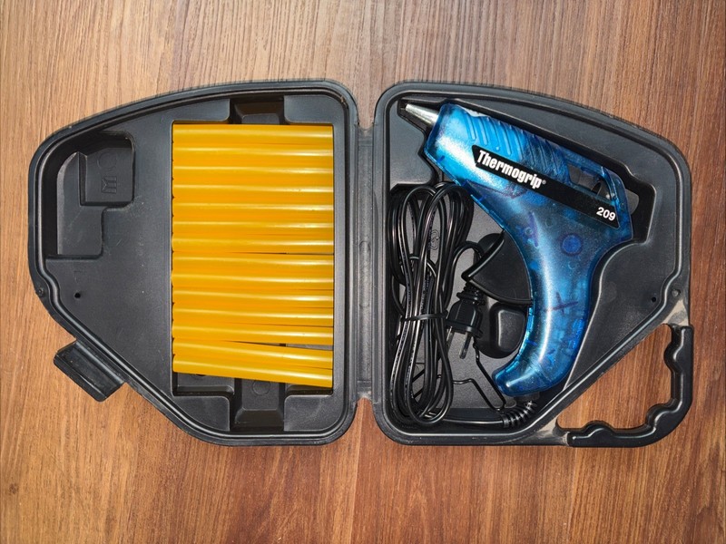 Thermogrip 209 Hot Glue Gun With Case And 14 Glue Sticks
