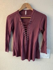 Active USA Pale Wine Knit Top Size S