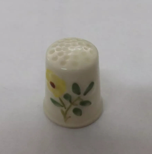 BELLEEK GOLD MARK CHINA THIMBLE HAND DECORATED FLOWERS 2.5CMS (2178)
