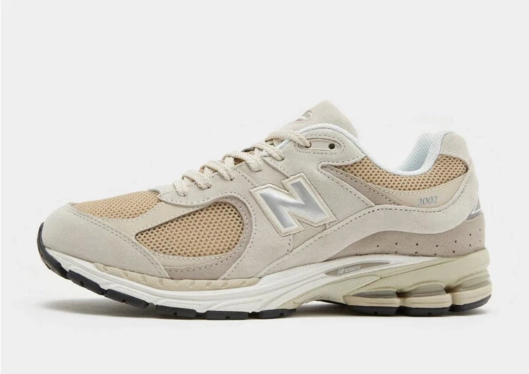 New Balance 2002R in marrone chiaro tutte le taglie stock limitato