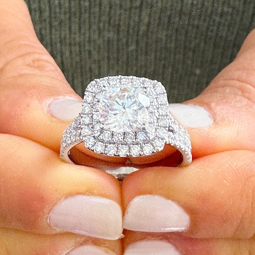 Anillo de compromiso redondo cojín de oro blanco 14k certificado IGI Halo 2.30 - Imagen 2 de 13