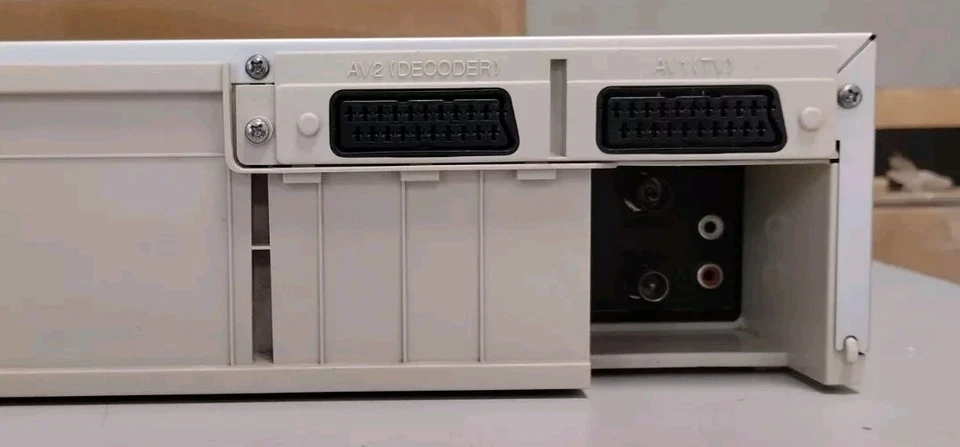 FUNAI VIDEOREGISTRATORE VHS 6 TESTINE HI-FI STEREO CON TELECOMANDO - Immagine 4 di 4