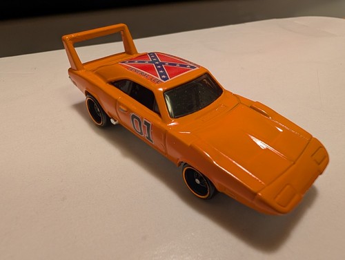 THE DUKES OF HAZZARD HOT WHEELS DAYTONA CHARGER GENERAL LEE 1:64 DIECAST CAR - Picture 4 of 10