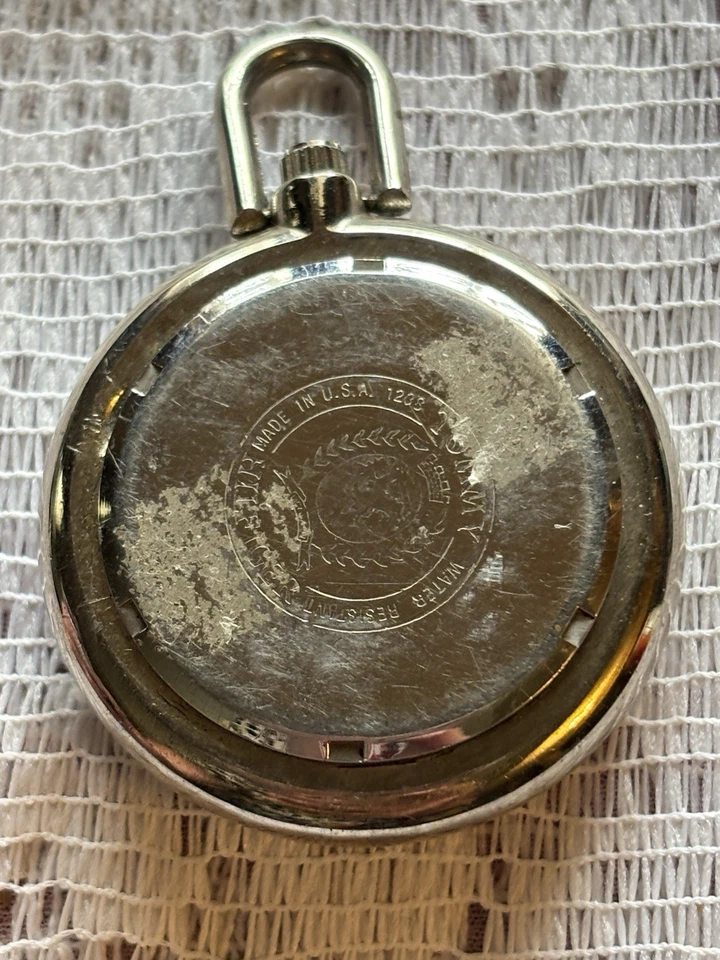 Карманные кварцевые часы Tommy Hilfiger ювелирные изделия нуждаются в новом аккумуляторе как есть 1,5 X 1,5 дюйма - Изображение 2 из 4