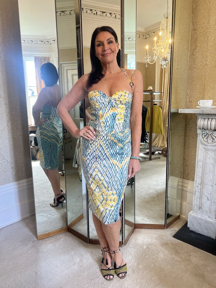 Vestido JUST CAVALLI IT 46 UK 14 Corto Azul Amarillo Satinado Piel de Serpiente Estampado Tirantes Foto 2 de 4