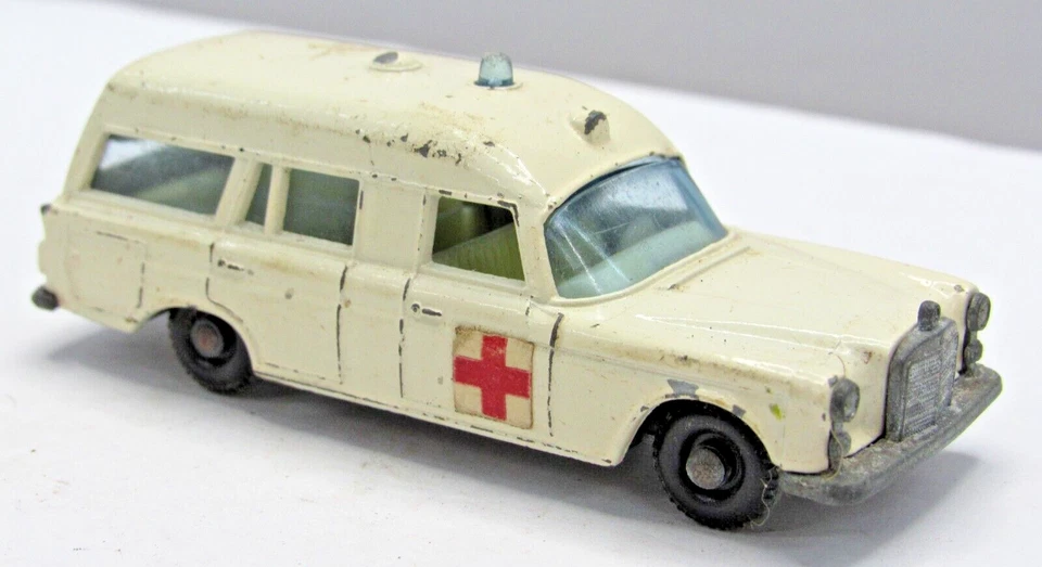 Vtg Matchbox Series No. 3 Mercedes Benz “Binz” Ambulance Lesney Diecast C5-115 - Image 3 of 4