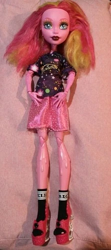 2014 18" Monster High Pink Gooliope Jellington "Freak Du Chic" doll Poseable Mat