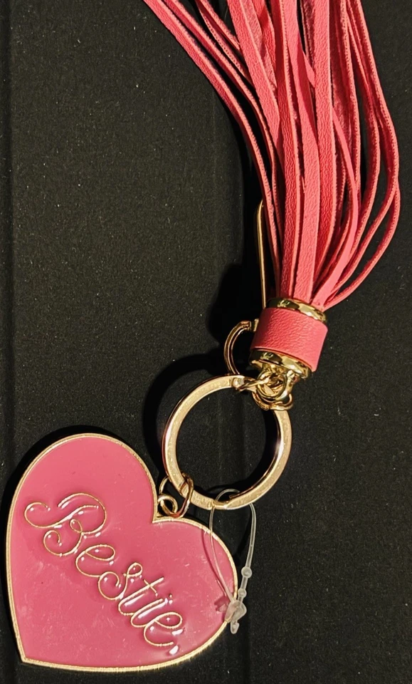 Regalos Temáticos de San Valentín; Llavero ULTA Cuero Rosa Corazón Plata ~ Nuevo en Paquete Foto 3 de 4