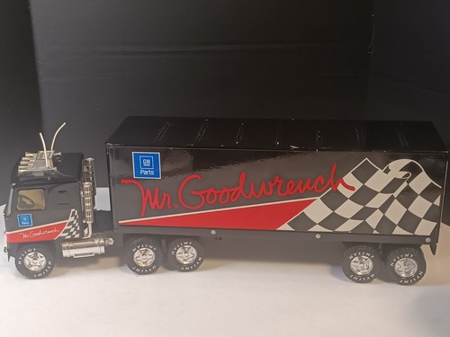 Sale! Vintage Nylint Pressed Steel GMC Cab over GM Mr. Goodwrench semi black/red - Picture 2 of 16