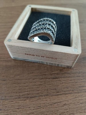 Bague argent massif 925 et oxydes de zircones noirs en taille 56 - Photo 1/4