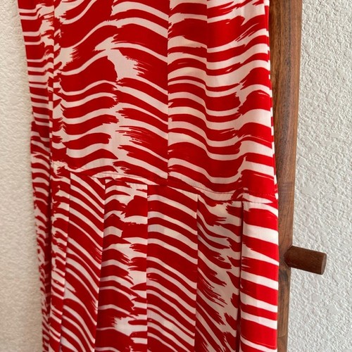 New Cabi Brushstroke Pleated Midi Dress Red White Modern #281 Size Small - Picture 12 of 16