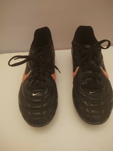 youth pink nike soccer cleats