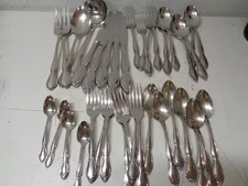 Oneida Strathmore Stainless Ltd. Deluxe Set Of 40 pieces