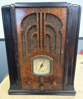 Parmak Tombstone Radio Very Rare!