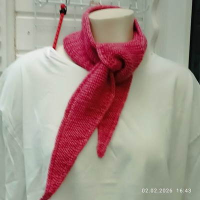 Sophie Scarf ,handgestrickt aus handgefärbter Merinowolle