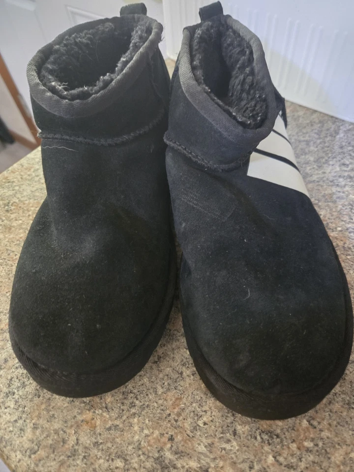 BOTAS UGG CLASSIC MINI CHOPD NEGRAS 1127051 TALLA 9 NUEVAS Foto 4 de 4