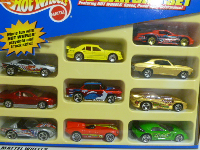 Hot Wheels 10 Car Gift Set with Attack of the Killer Flies | eBay