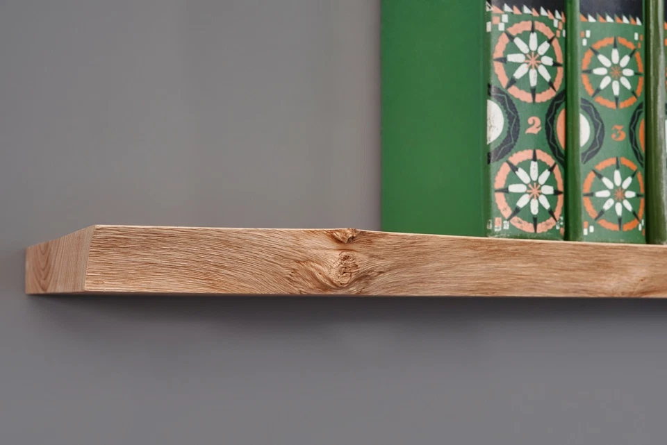Holzregal aus massiver Eiche Wandregal mit Baumkante Wandboard Schweberegal - Bild 1 von 1