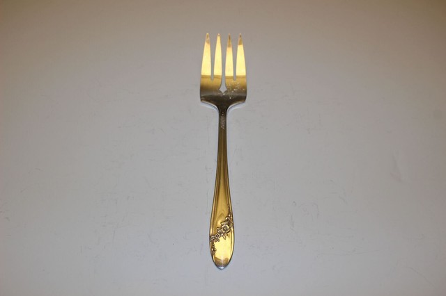 ONEIDA COMMUNITY QUEEN BESS II TUDOR SILVERPLATE 8-1/4" COLD MEAT SERVING FORK ONEIDA COMMUNITY QUEEN BESS II TUDOR SILVERPLATE 8-1/4" COLD MEAT SERVING FORK