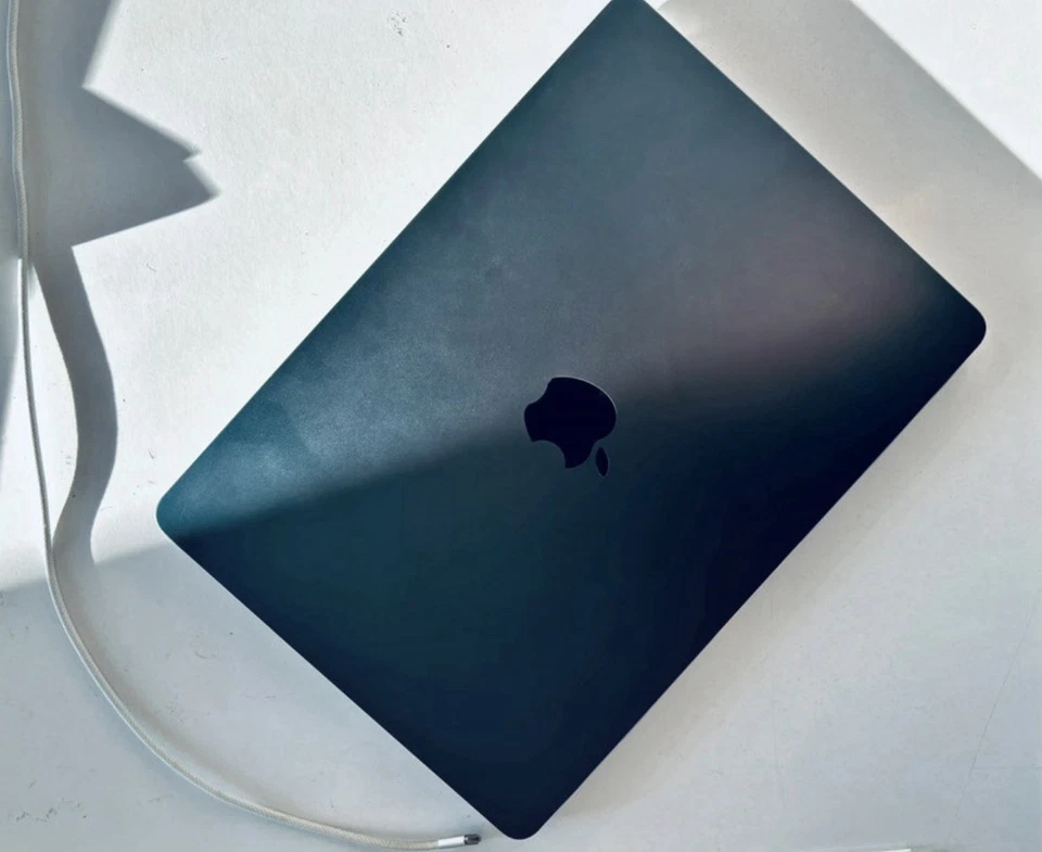 Apple MacBook Air 13,6" (256 Go SSD, M2, 8 Go) Laptop - Minuit - MLY33FN/A... - Photo 2/4