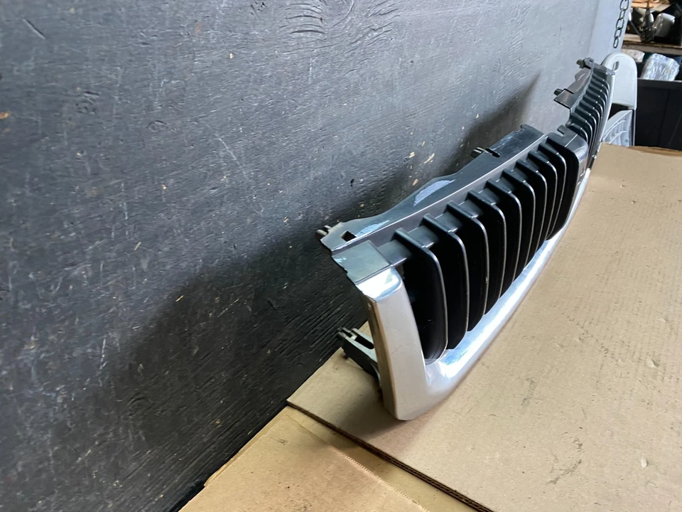 Решетка передняя верхняя для Mitsubishi Montero 1997 1998 1999 годов выпуска J7042 Dg - Изображение 3 из 4