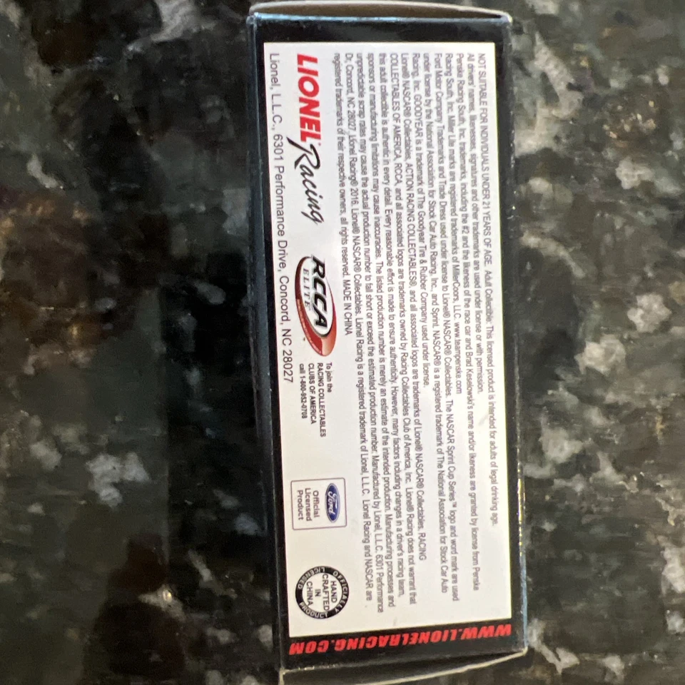 Brad Keselowski 2016 #2 Miller Lite Darlington Penske Fusion 1/64 Copa NASCAR Foto 3 de 4