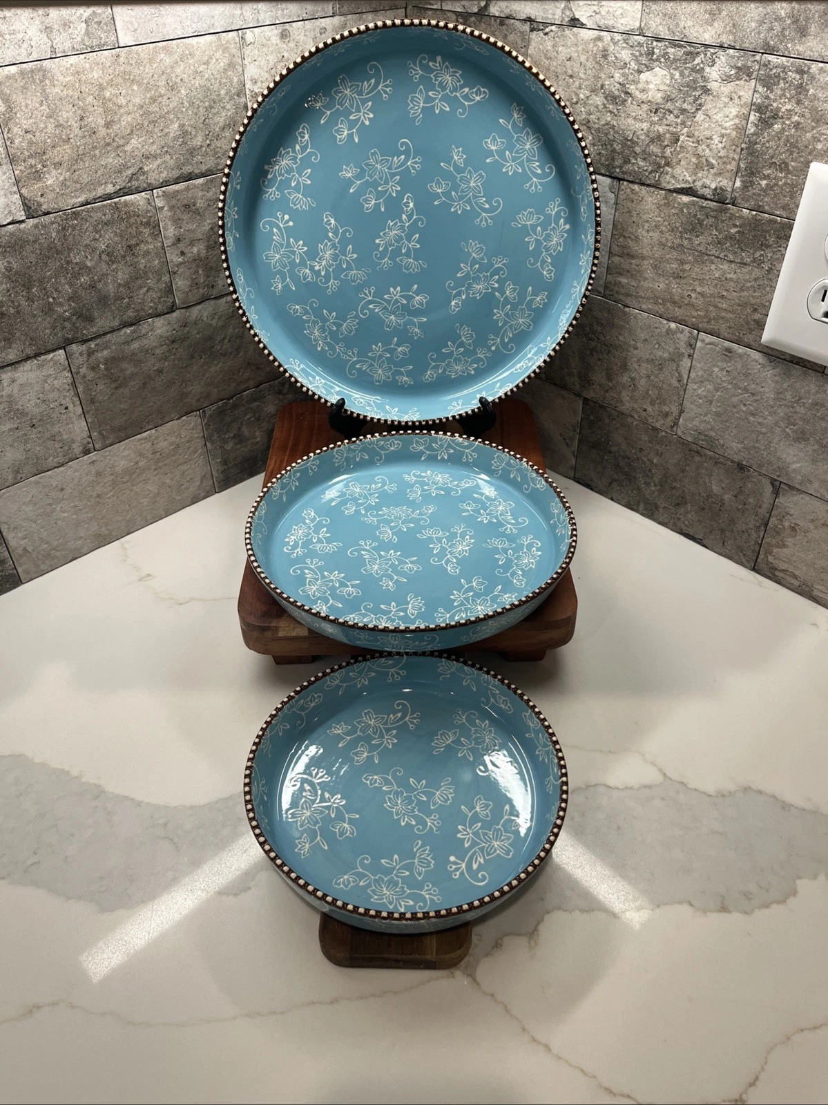 Temptations Floral Lace Blue Pie Plate Set. Lot of 3 Different Size Plates. ￼