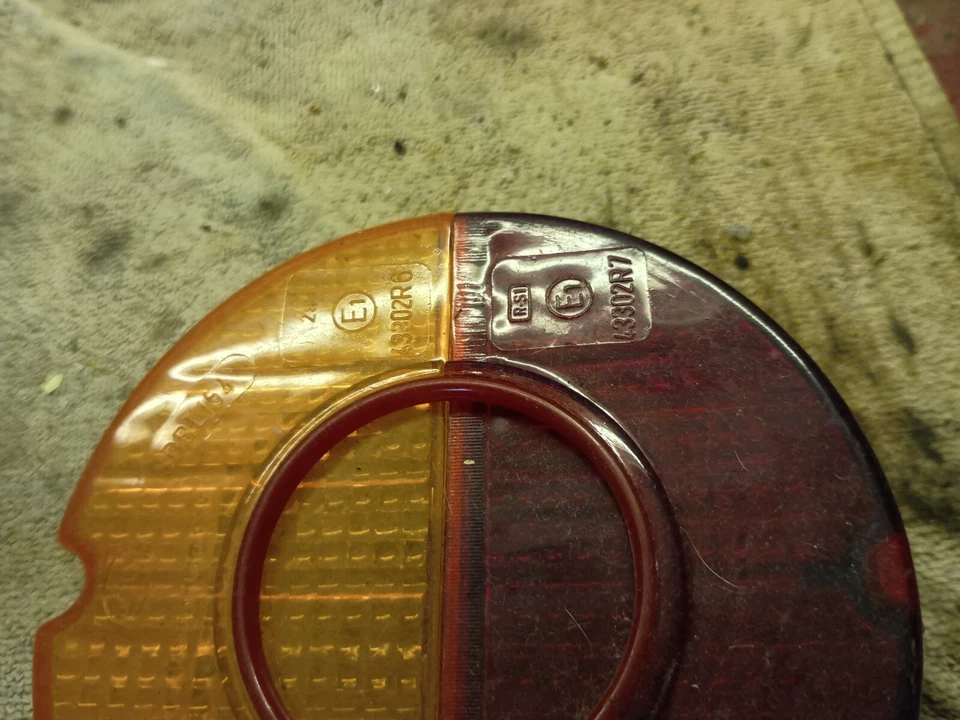 Piloto trasero cristal Hella SBBL154 Opel Manta A Opel GT año 1971 - 1975 Foto 3 de 4