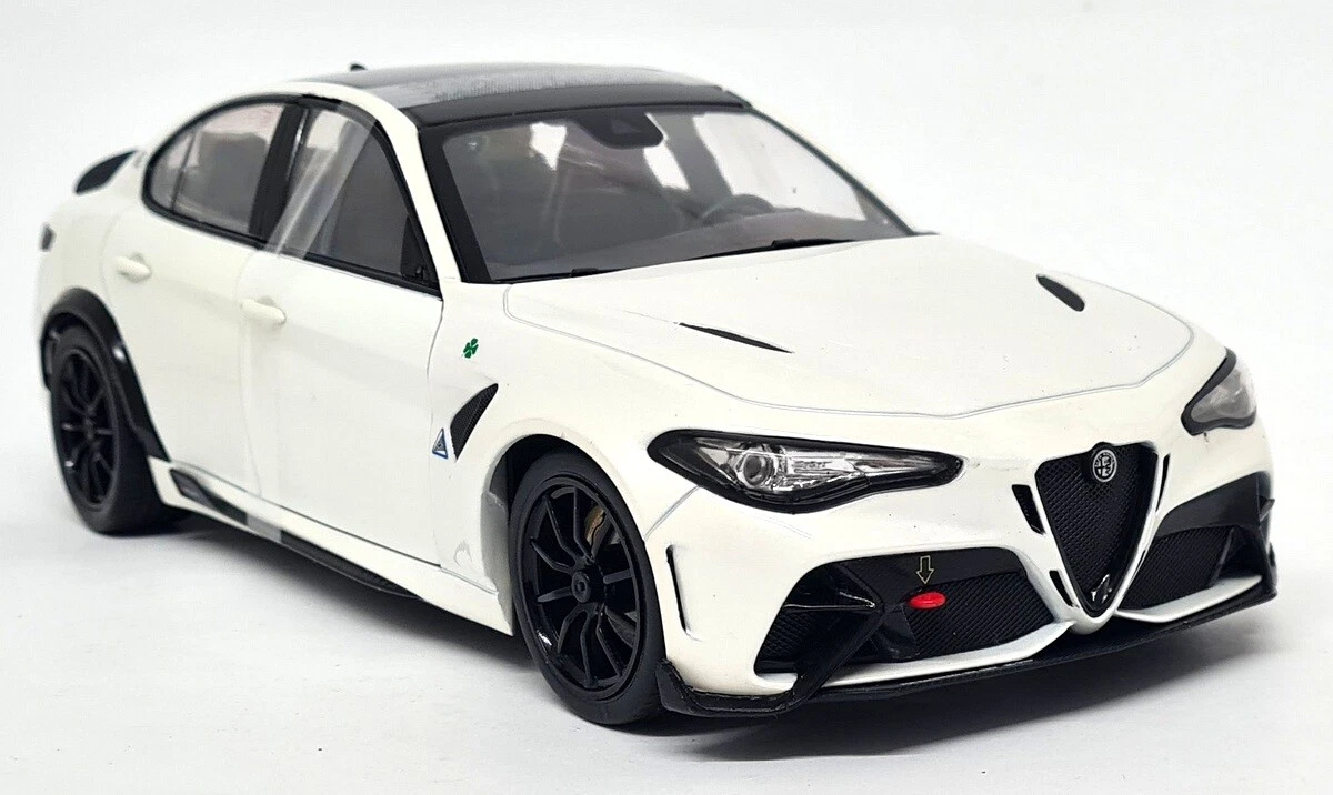 Solido 1/18 - Alfa Romeo Giulia GTA Quadrifoglio White Diecast