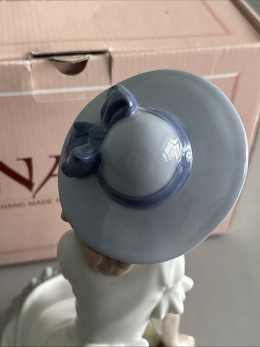 NAO by LLADRO Meadow Song #1365 Figurine of Girl sitting with Basket of Flowers - Picture 5 of 11