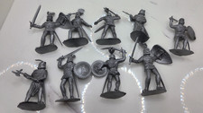 Vintage 9 x toy soldier knights plastic In Good Condition