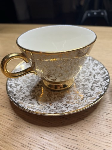 2 Karol China / Eggshell Nautilus Cup and Saucer 22K Gold Trim - Vintage China - Picture 3 of 12