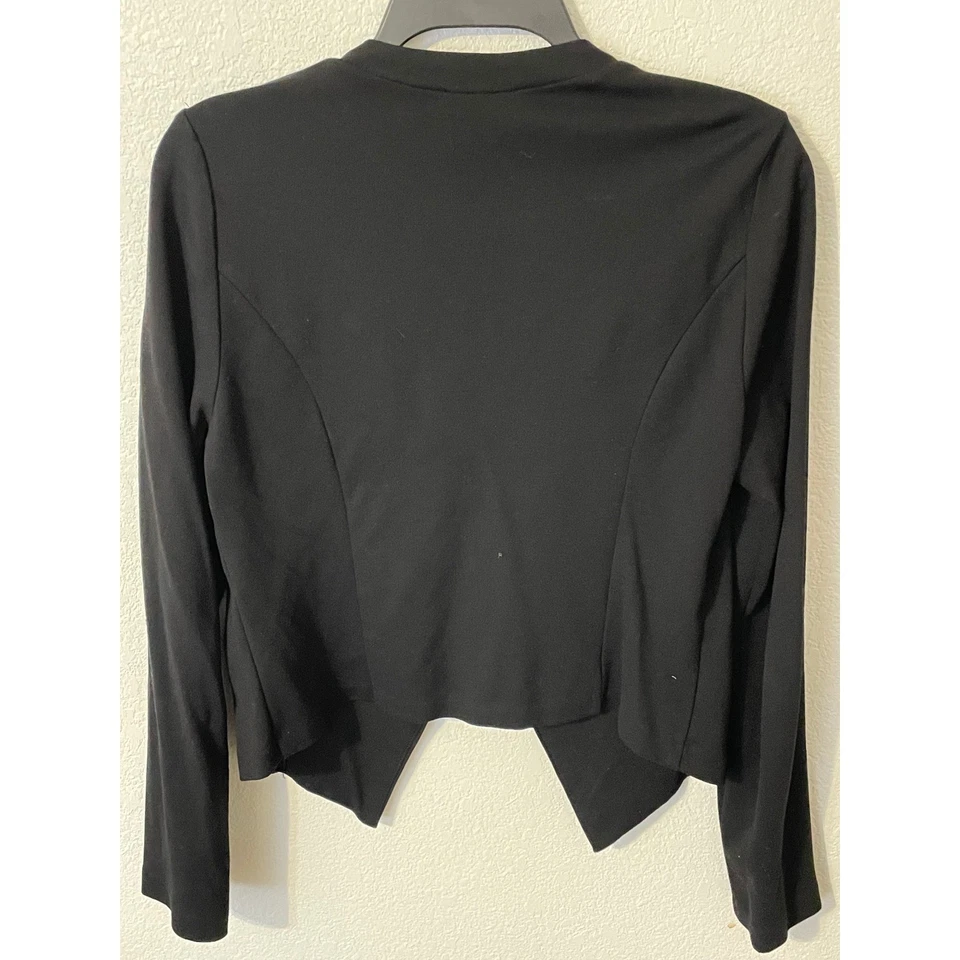 Blazer Charlotte Russe negro sin cuello imitación bolsillos con cremallera para mujer negocios Foto 3 de 4