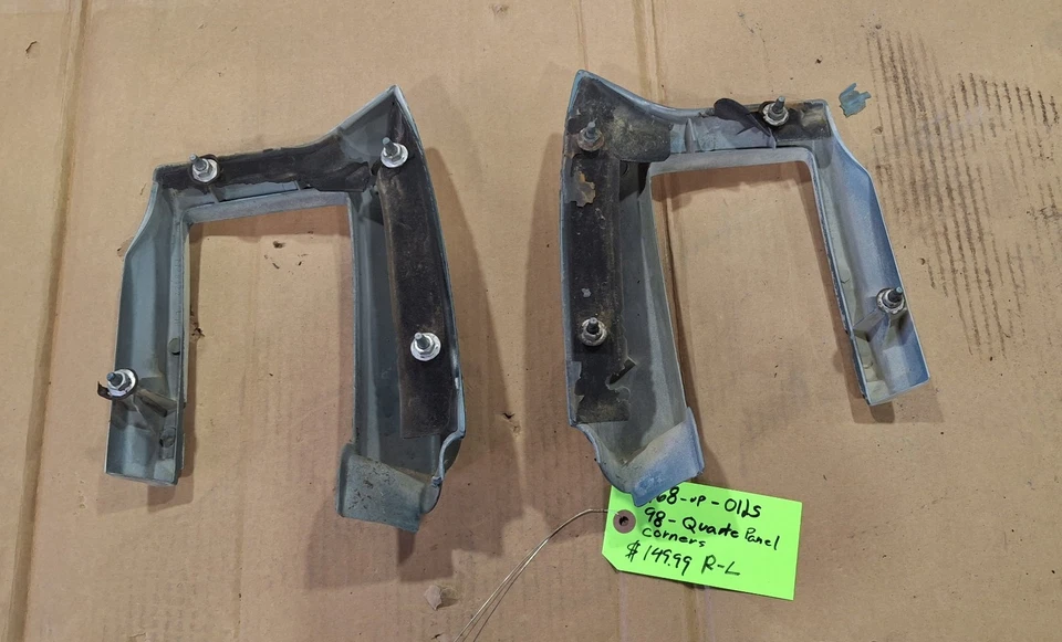 1968 Oldsmobile 98 Quarter Panel Corner Trim Left & Right OEM 7728422 7728423 Foto 3 de 4