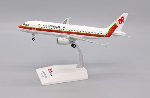AIRBUS A320 TAP AIR PORTUGAL REG: CS-TNC WITH STAND - JCWINGS TAP32077Y 1/200