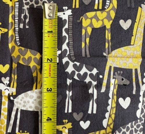 Giraffa Love Tessuto Giungla Grigio Giallo Animali Cuori Bambini Novità 1+Yd x 39"W - Foto 2 di 11