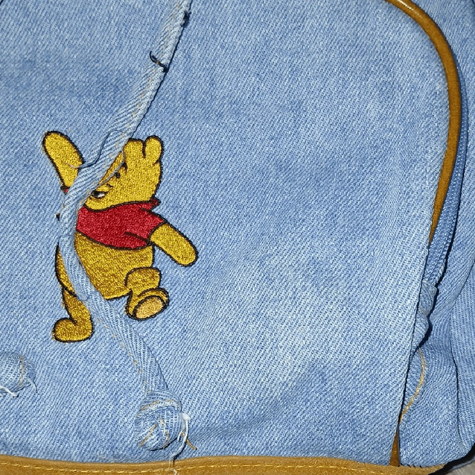 Mochila vaquera vintage años 90 Winnie The Pooh azul con detalles marrones Foto 2 de 4