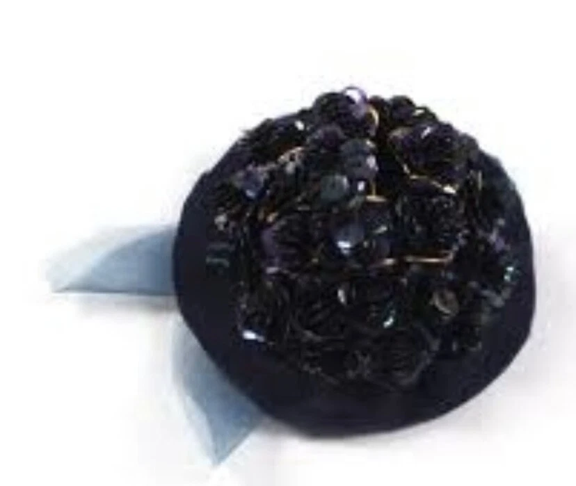 Broche de lentejuelas LULU FROST ROSA CAMELIA PRECIO DE VENTA SUGERIDO POR EL FABRICANTE 350 USD Foto 4 de 4