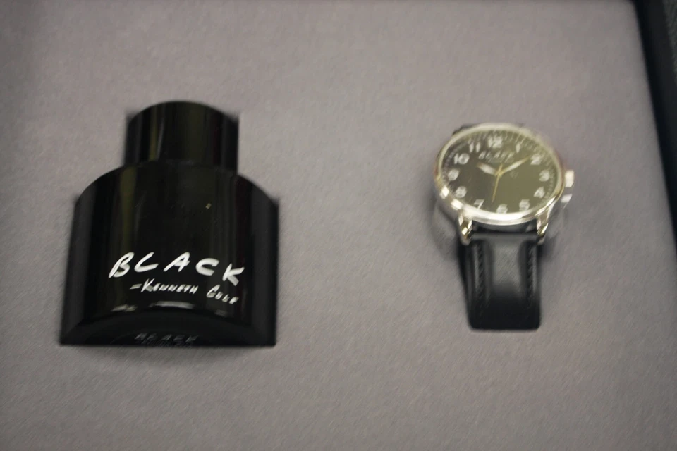 JUEGO REGALO KENNETH COLE NEGRO 3.4 FL OZ Foto 2 de 3