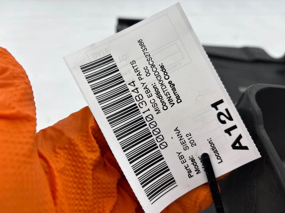 Protector de bote de carbón de vapor Toyota Sienna 2011-2016 3,5 77765 Foto 2 de 4