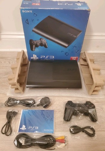 Originalverpackte Sony PlayStation 3 Super Slim 12GB - 1. BESITZER - Komplett