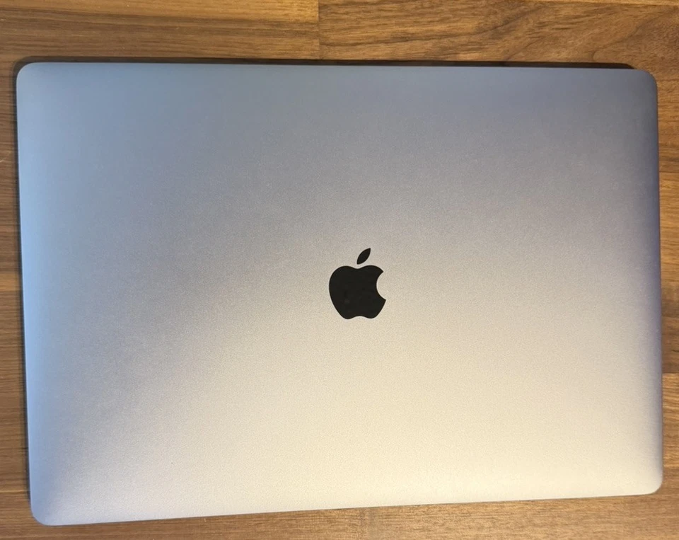 Macbook Pro 2016 15 Inch With Retina Display And Touch Bar 2.6 GHz Quad-core i7 - Image 3 of 4