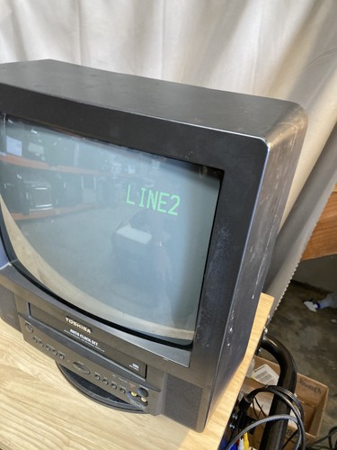 Toshiba MV13K2R 13" Retro Gaming CRT TV VCR Combo Working - Picture 2 of 9