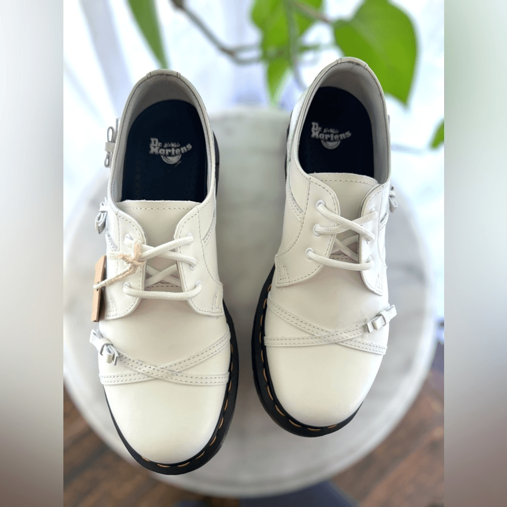 DR. MARTENS 1461 BOW SMOOTH LEATHER OXFORD SHOES Size 9 DR. MARTENS 1461 BOW SMOOTH LEATHER OXFORD SHOES Size 9