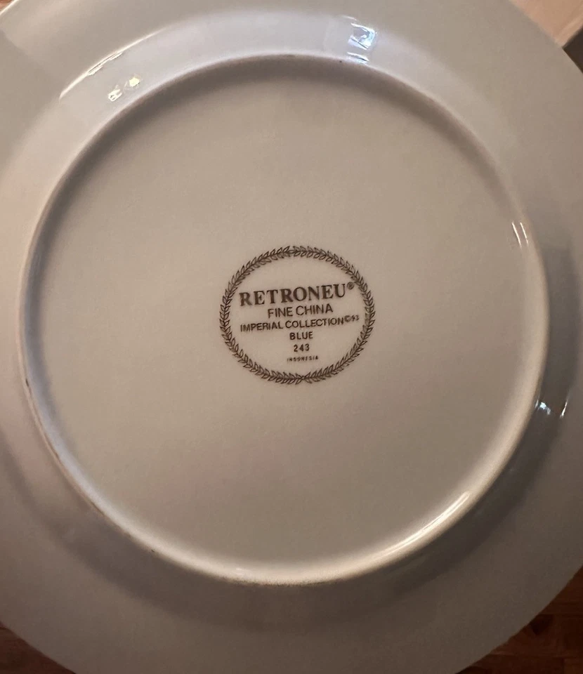 Retroneu Imperial Blue Dinner Plates Lot Of 4 (2) - image 2 of 2